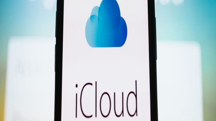 iCloud é um sistema de armazenamento  da Apple que permite aos usuários armazenar, seus dados e arquivos